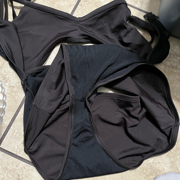 Urban Outfitters Cutout One Piece Swimsuit - Picture 4 of 4